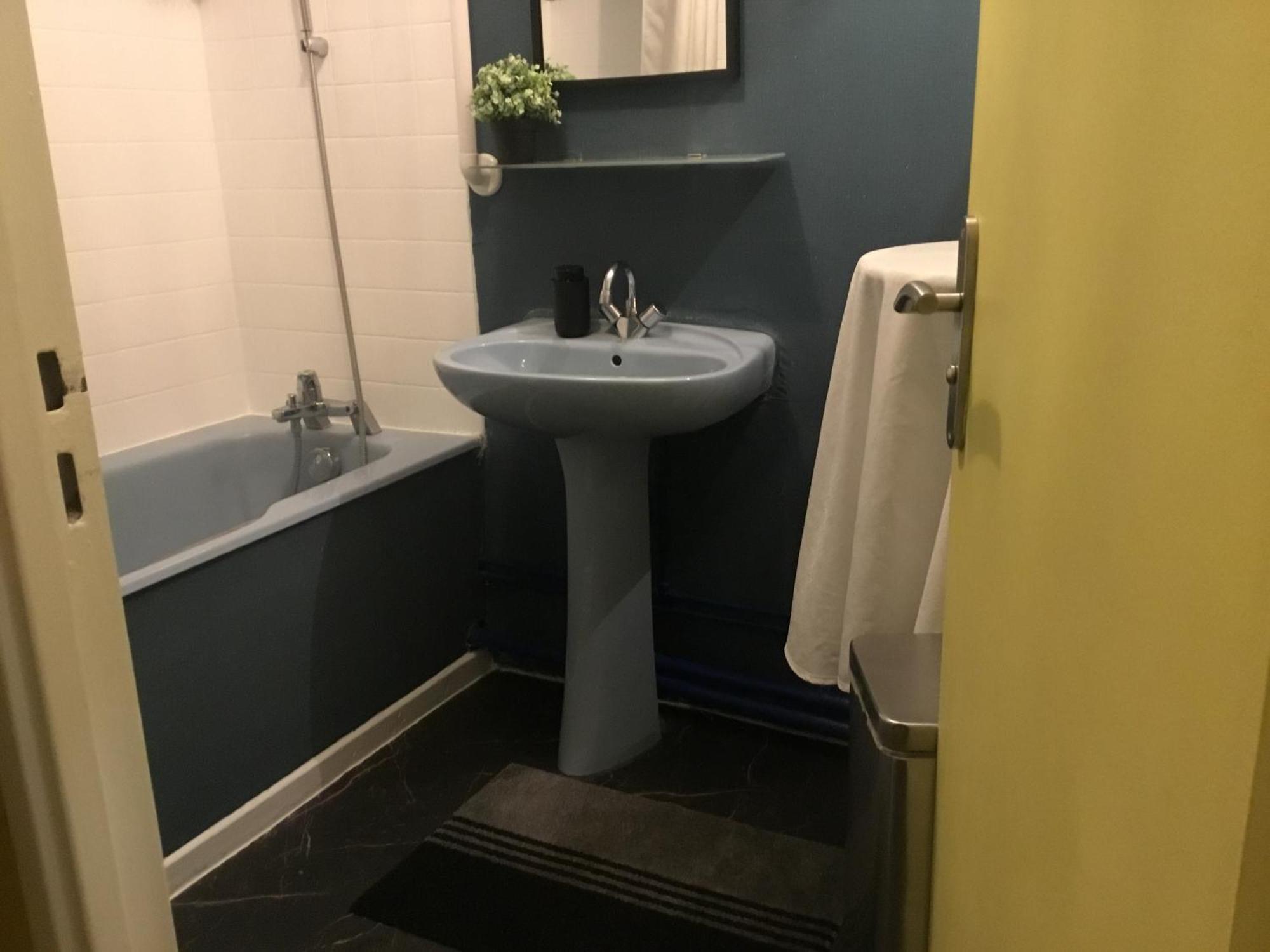 Just For Sleep-Daily Stay 20H To 10H Apres Votre Arrivee Dans Le Batiment D'Entree, Contact I'Hote Via Le Message Ici De Reservation Pour L'Enregistrement I'Entree Dans La Propriete Sans I'Approbation Est Interdite-Resevation D'Un Tiers Est Inaccepta Bobigny Exterior photo